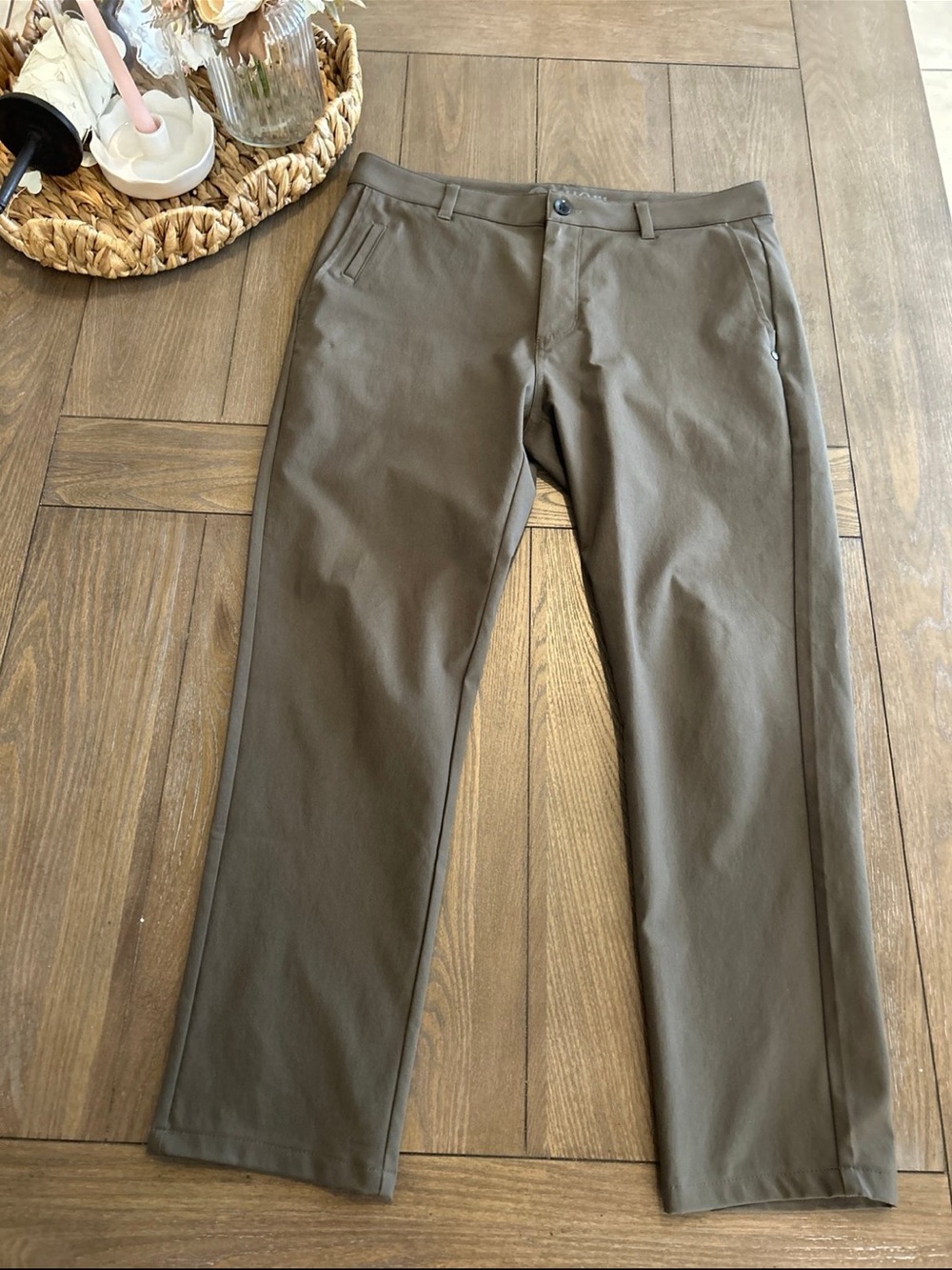 Vuori Men's Olive Chinos